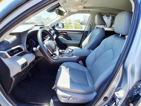 Used 2021 Toyota Highlander Platinum AWD/4WD image 14
