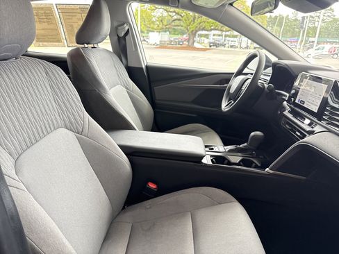 Used 2025 Toyota Camry LE image 31