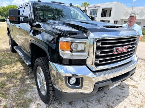 Used 2018 GMC Sierra 2500 SLE w/ SLE Preferred Package AWD/4WD image 3