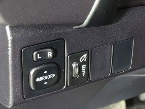 Used 2017 Toyota Corolla SE image 16