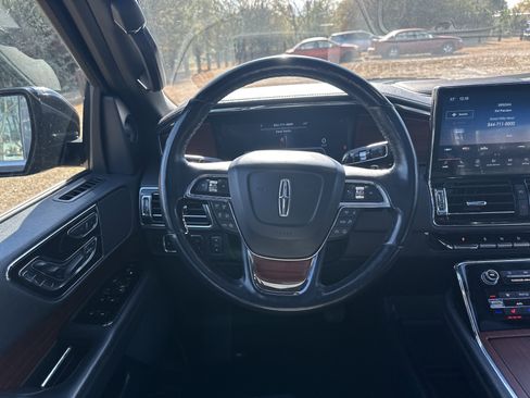 Used 2023 Lincoln Navigator L Reserve image 24