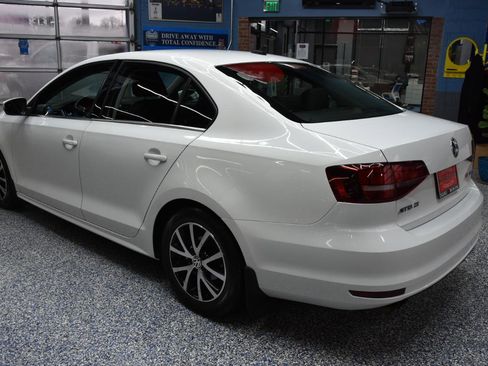 Used 2017 Volkswagen Jetta SE image 6