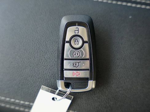 Used 2024 Ford Escape Platinum w/ Premium Technology Package image 40