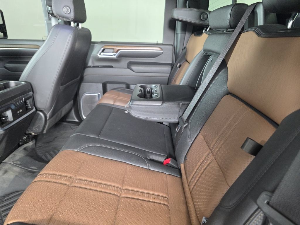 Used 2024 Chevrolet Silverado 2500 High Country w/ High Country Premium Package AWD/4WD image 31