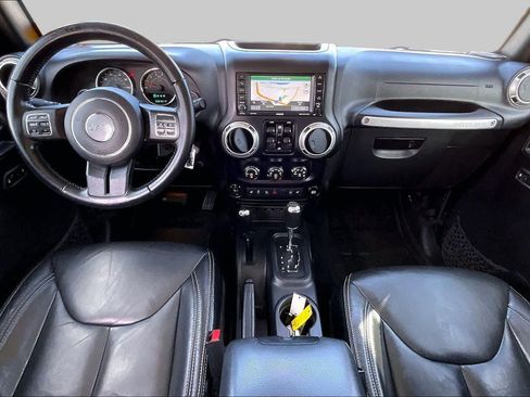 Used 2016 Jeep Wrangler Unlimited Sahara w/ Connectivity Group AWD/4WD image 14