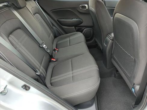 Used 2022 Hyundai Venue SEL FWD image 19