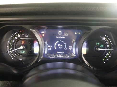 Used 2024 Jeep Wrangler Unlimited image 40