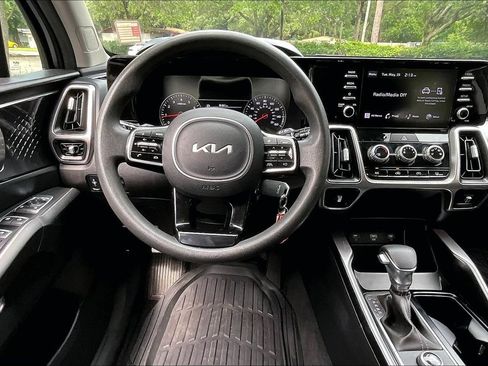 Used 2022 Kia Sorento LX FWD image 8