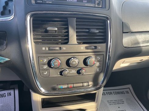 Used 2018 Dodge Grand Caravan SE image 64