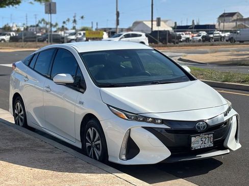 Used 2018 Toyota Prius Prime Plus image 6