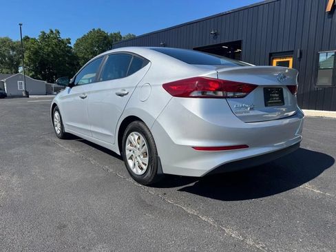 Used 2018 Hyundai Elantra SE FWD image 2
