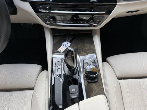 Used 2018 BMW M550i xDrive image 24