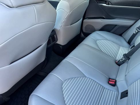 Used 2023 Toyota Camry SE image 4