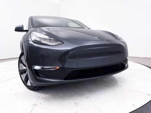 Used 2023 Tesla Model Y 2WD image 5