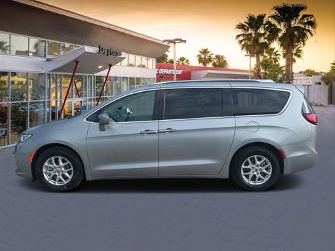 Certified 2021 Chrysler Pacifica Touring-L image 6