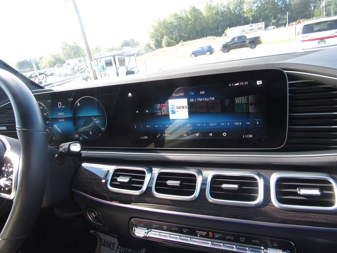 Used 2020 Mercedes-Benz GLE 350 4MATIC image 29