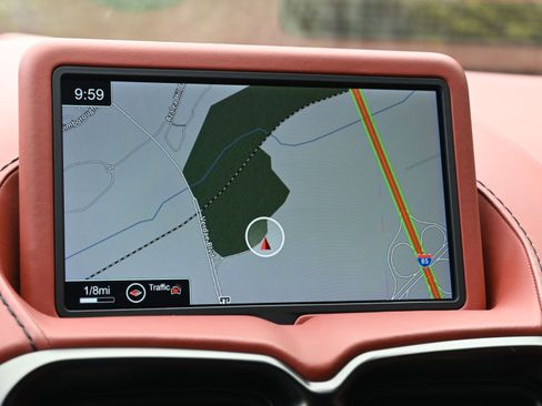 Used 2021 Aston Martin V8 Vantage Coupe image 30