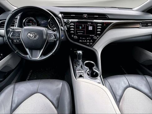 Used 2020 Toyota Camry XLE image 7