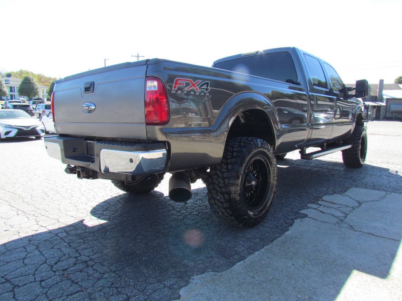 Used 2016 Ford F250 XLT w/ XLT Premium Package AWD/4WD image 5