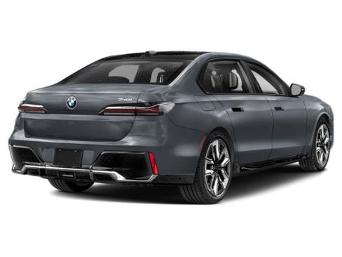 New 2026 BMW 740i w/ Executive Package image 2