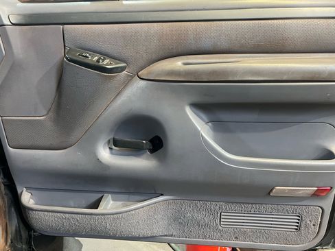 Used 1995 Ford Bronco XLT image 11