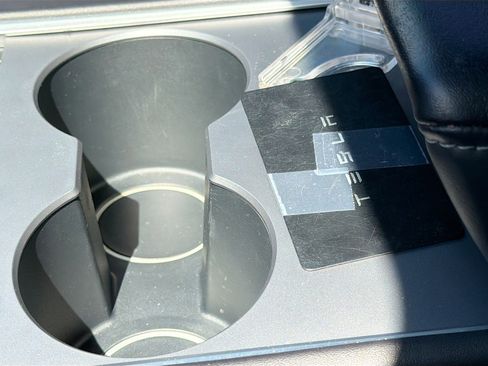 Used 2021 Tesla Model Y Performance image 36