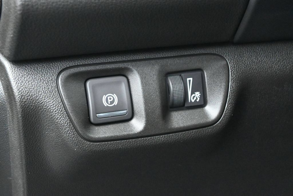 Used 2023 GMC Acadia SLE FWD image 4