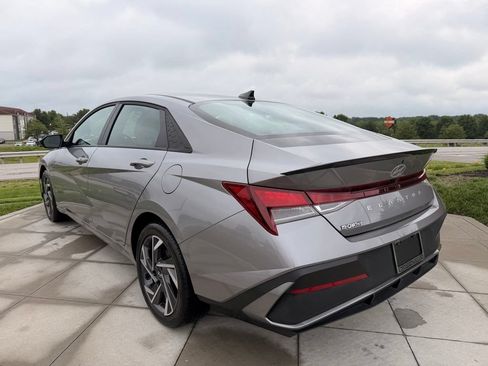 Used 2025 Hyundai Elantra Sport FWD image 7