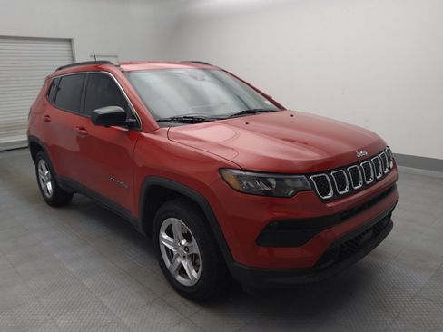 Used 2023 Jeep Compass Latitude w/ Convenience Group AWD/4WD image 13
