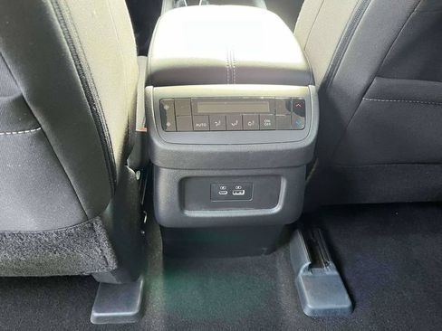 Used 2024 Nissan Pathfinder SV AWD/4WD image 4