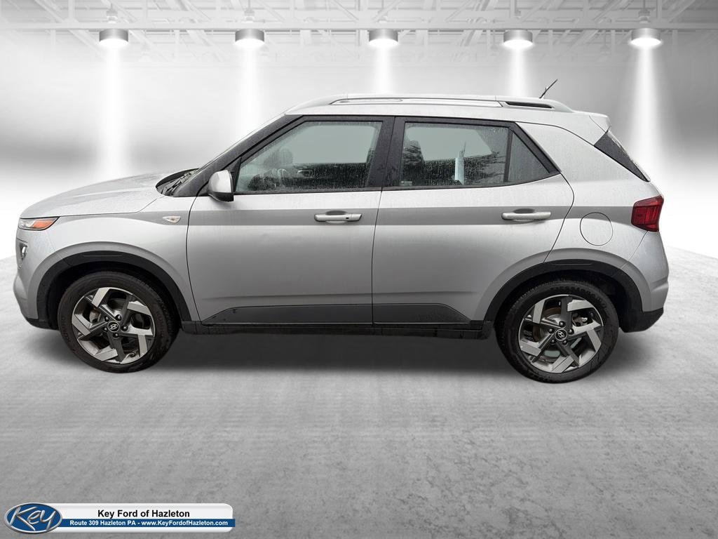 Used 2025 Hyundai Venue SEL FWD image 5