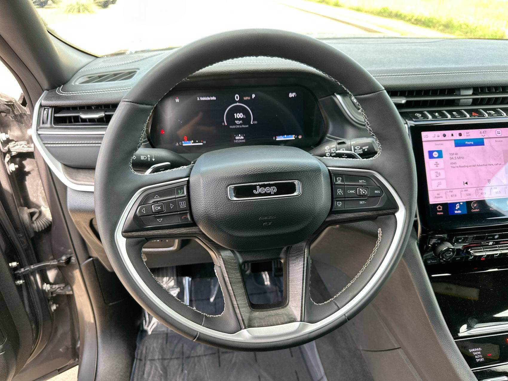 Used 2025 Jeep Grand Cherokee Limited AWD/4WD image 14