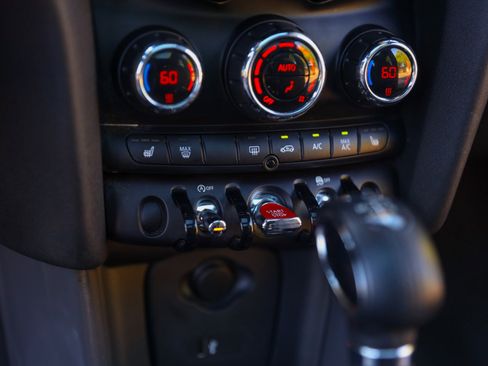 Used 2019 MINI Cooper 2-Door Hardtop image 17