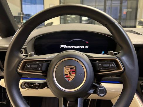 Used 2024 Porsche Panamera 4 image 21