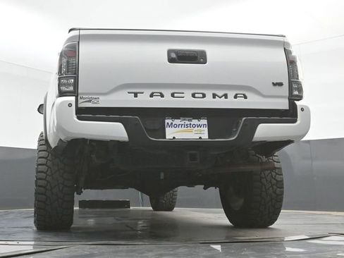 Used 2019 Toyota Tacoma TRD Off-Road w/ Technology Package AWD/4WD image 44