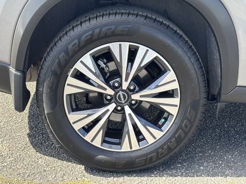 Used 2023 Nissan Rogue SV image 8