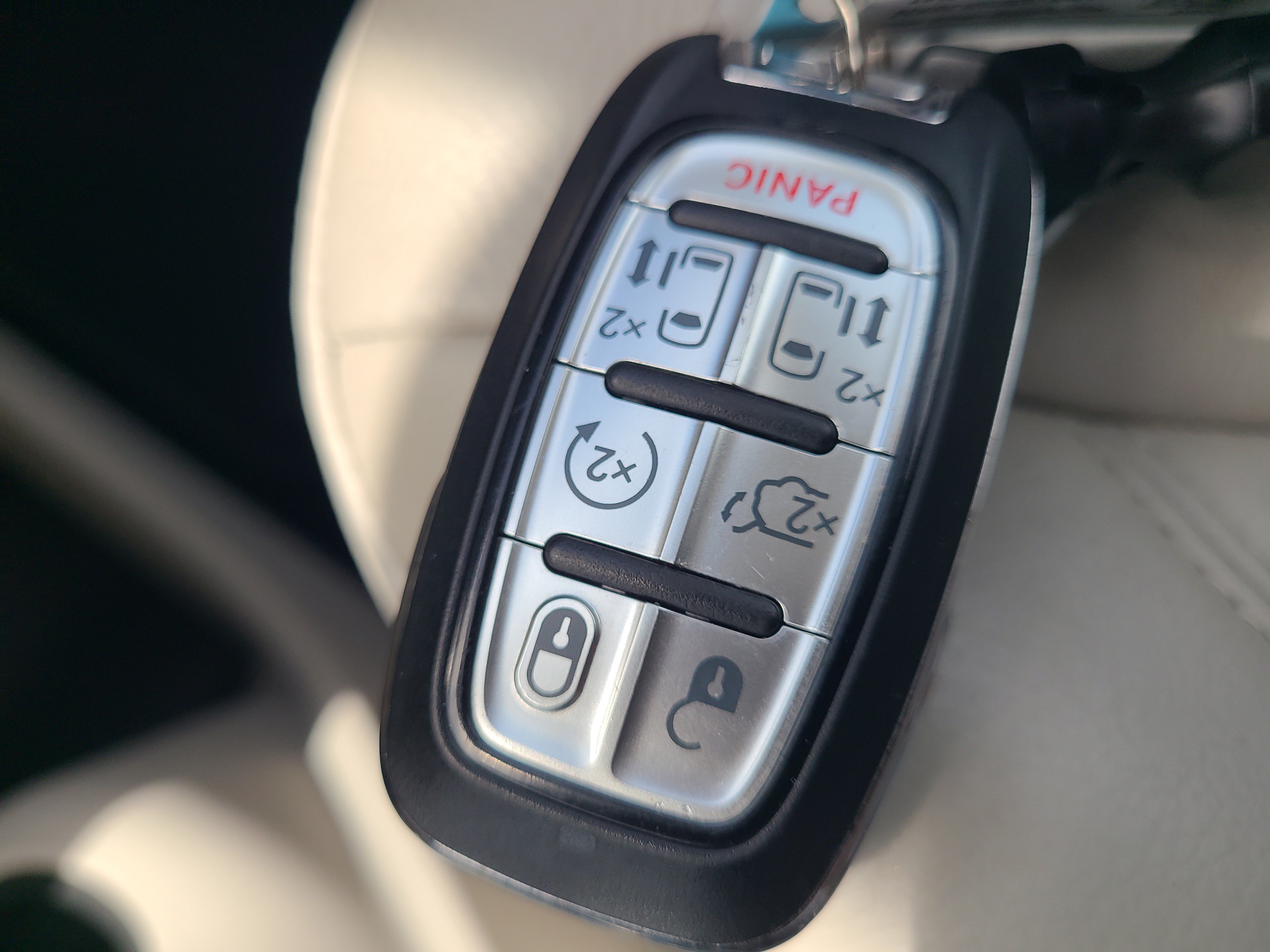 Used 2019 Chrysler Pacifica Touring-L Plus w/ Advanced Safetytec Group FWD image 28