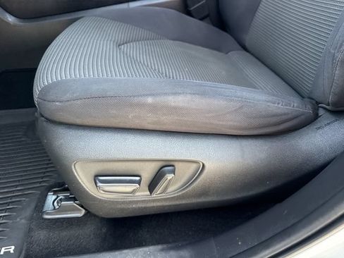 Used 2020 Toyota Highlander L FWD image 37