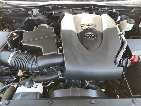Used 2021 Toyota Tacoma TRD Sport w/ TRD Premium Sport Package AWD/4WD image 29