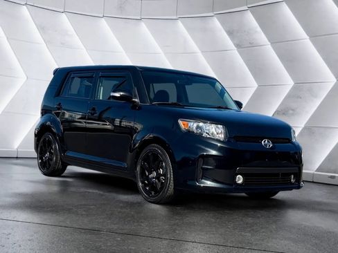Used 2012 Scion xB FWD image 7