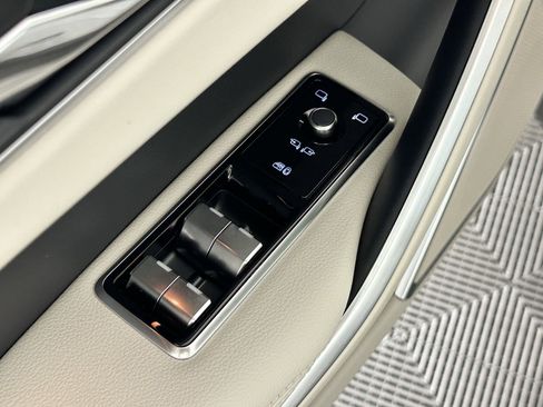 Used 2026 Jaguar F-PACE R-Dynamic S image 21