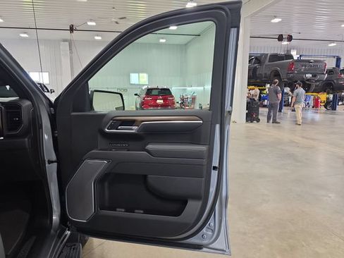 Used 2025 Chevrolet Silverado 1500 High Country w/ Technology Package AWD/4WD image 31