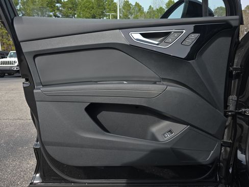 Used 2024 Audi Q4 e-tron Premium Plus w/ Premium Plus image 27