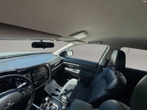 Used 2019 Mitsubishi Outlander SE FWD image 11