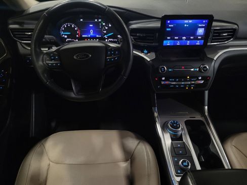 Used 2020 Ford Explorer XLT w/ Equipment Group 202A AWD/4WD image 22