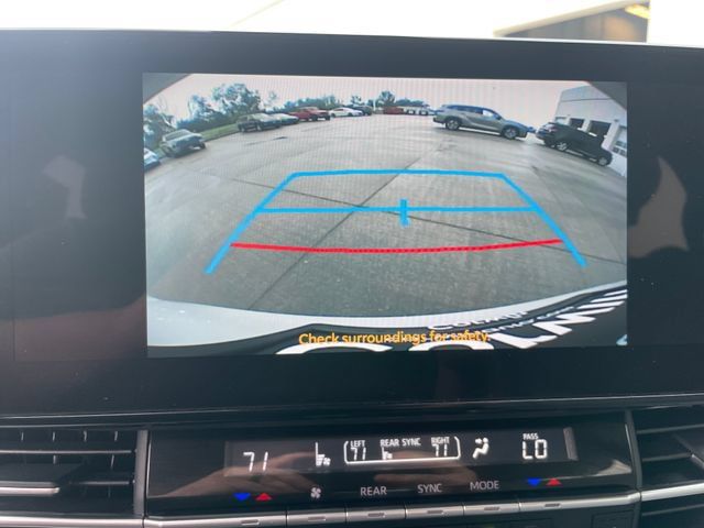 Used 2025 Toyota Sienna XLE FWD image 21