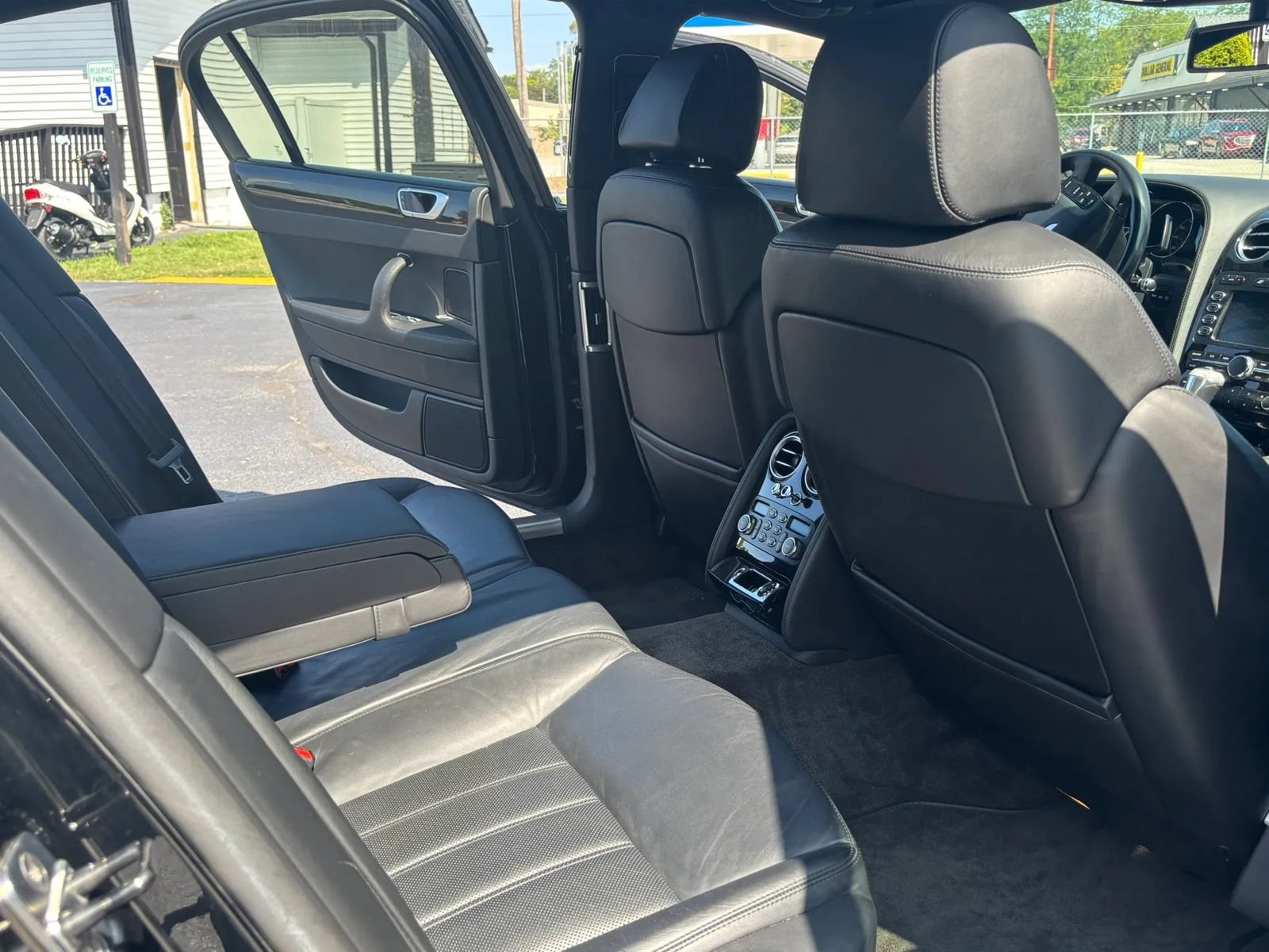 Used 2006 Bentley Flying Spur Flying Spur AWD/4WD image 34