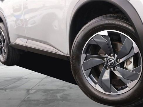 Certified 2024 Nissan Rogue SV image 3