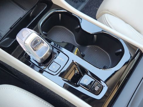 New 2026 Volvo XC40 B5 Plus w/ Protection Package Premier image 10