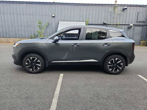 Certified 2025 Nissan Kicks SV w/ Charging Package image 7